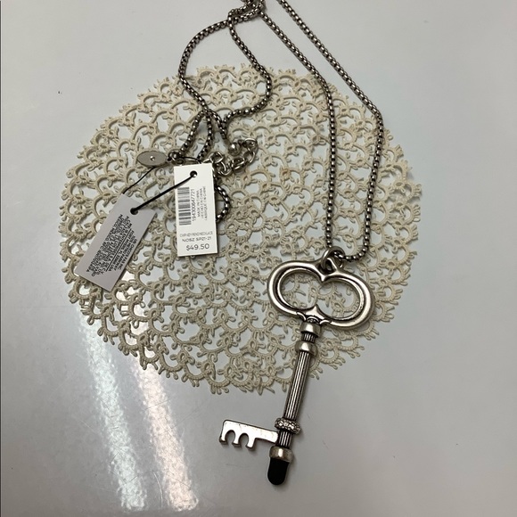 🌸NEW! Chico’s Key Necklace - Picture 4 of 5
